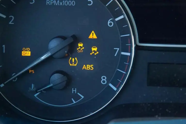 reasons-turning-on-abs-brake-light-1